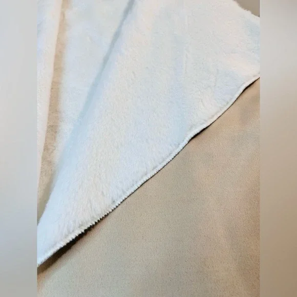 The Royal Standard Larson Oversized Vest, Color Cream and white, Size S/M‎ - Picture 5 of 10